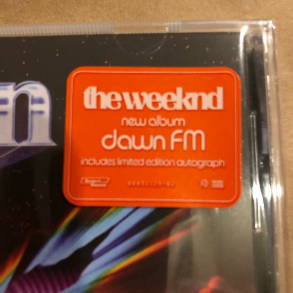 The Weeknd autographed variant cover of Dawn FM cd - Picture 3 of 4